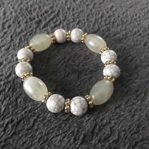 white/clear/gold beaded stretchy bracelet